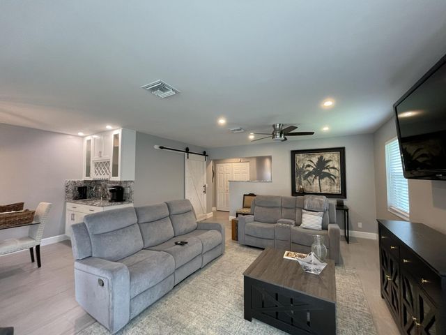 222 SE 3RD Street, Boynton Beach, FL 33435