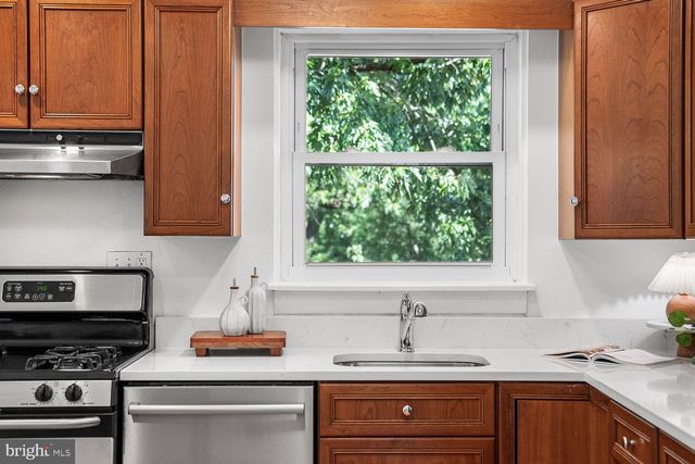 2305 PEGGY LN, Silver Spring, MD 20910
