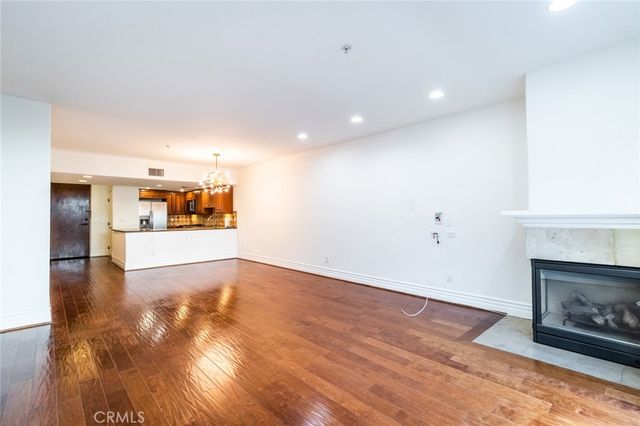 10862 Bloomfield 203, Toluca Lake, CA 91602