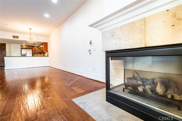 10862 Bloomfield 203, Toluca Lake, CA 91602