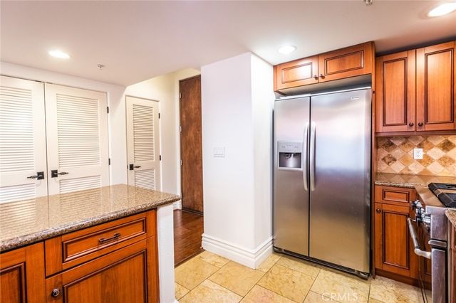 10862 Bloomfield 203, Toluca Lake, CA 91602