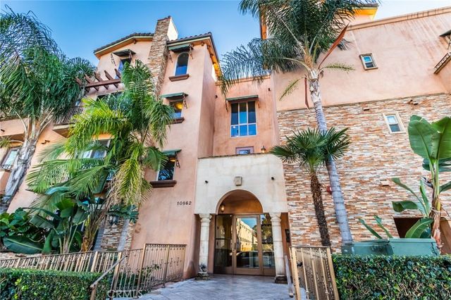 10862 Bloomfield 203, Toluca Lake, CA 91602