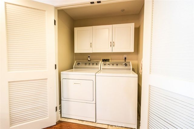 10862 Bloomfield 203, Toluca Lake, CA 91602