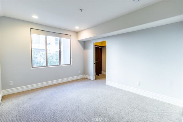 10862 Bloomfield 203, Toluca Lake, CA 91602