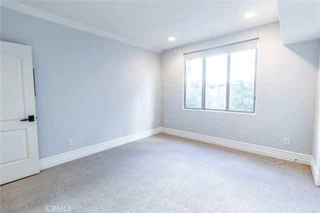 10862 Bloomfield 203, Toluca Lake, CA 91602