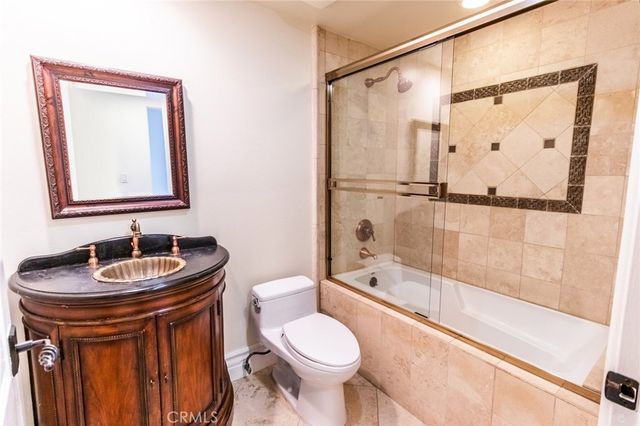 10862 Bloomfield 203, Toluca Lake, CA 91602
