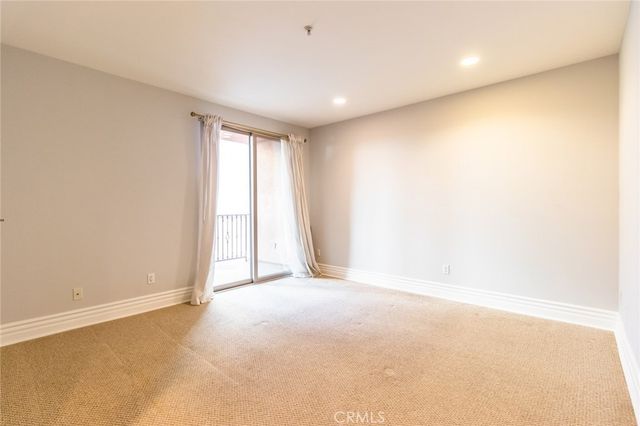 10862 Bloomfield 203, Toluca Lake, CA 91602