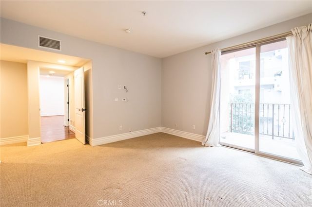 10862 Bloomfield 203, Toluca Lake, CA 91602