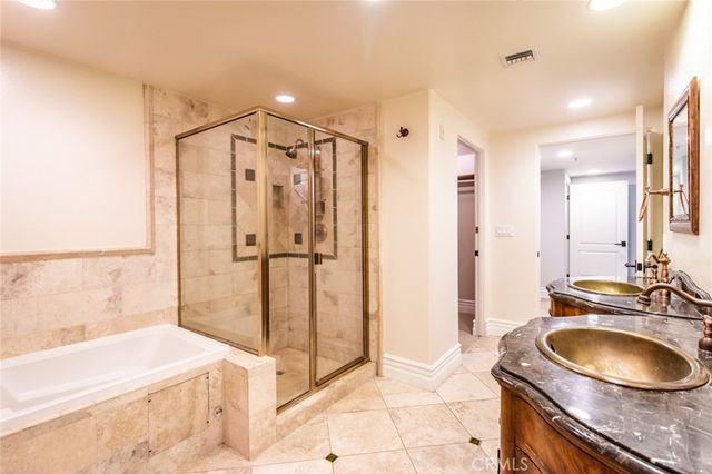 10862 Bloomfield 203, Toluca Lake, CA 91602
