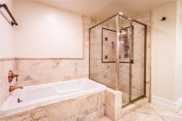 10862 Bloomfield 203, Toluca Lake, CA 91602