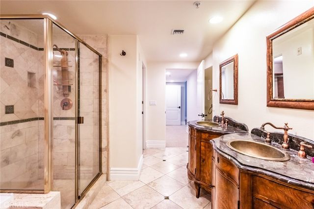 10862 Bloomfield 203, Toluca Lake, CA 91602