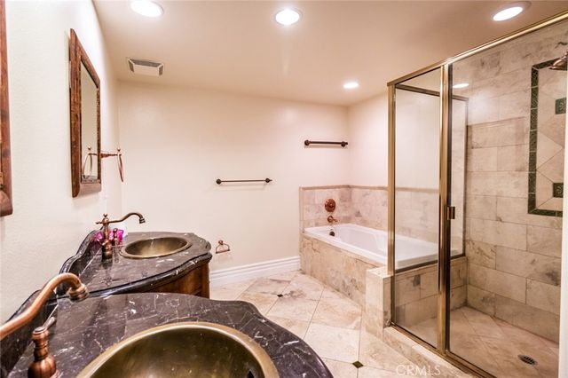 10862 Bloomfield 203, Toluca Lake, CA 91602