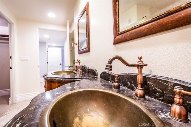 10862 Bloomfield 203, Toluca Lake, CA 91602
