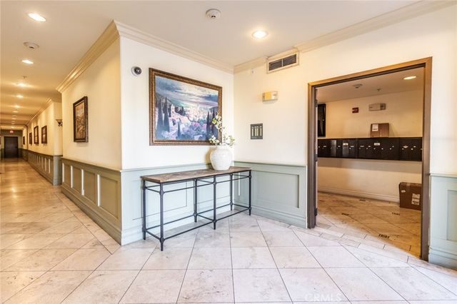 10862 Bloomfield 203, Toluca Lake, CA 91602