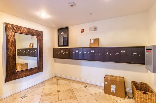 10862 Bloomfield 203, Toluca Lake, CA 91602