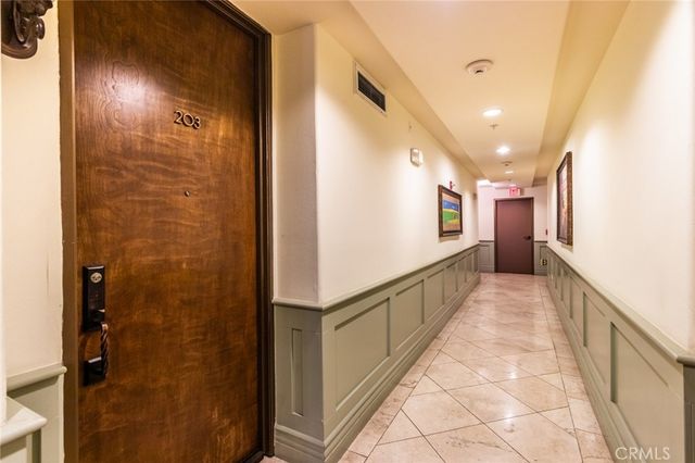 10862 Bloomfield 203, Toluca Lake, CA 91602