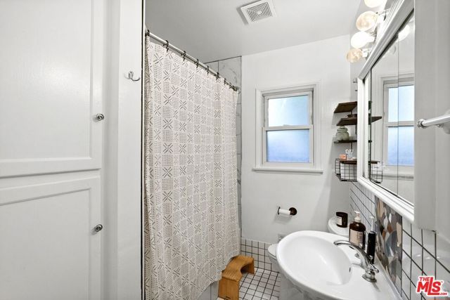 17646 Delano Street, Los Angeles, CA 91316