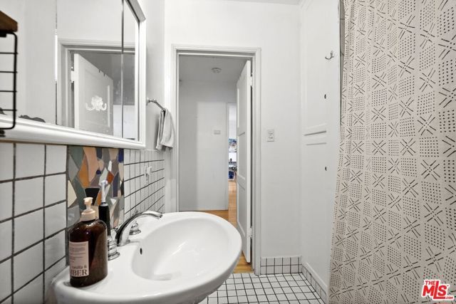 17646 Delano Street, Los Angeles, CA 91316
