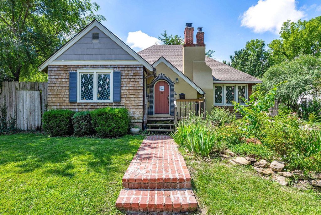 3711 Sleepy Hollow Dr, Wichita, KS 67208