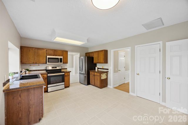 6004 Downfield Wood Drive, Charlotte, NC 28269