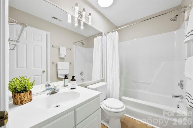 6004 Downfield Wood Drive, Charlotte, NC 28269