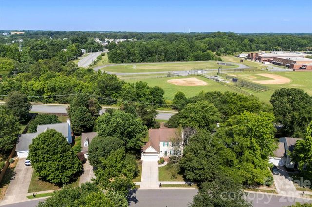 6004 Downfield Wood Drive, Charlotte, NC 28269