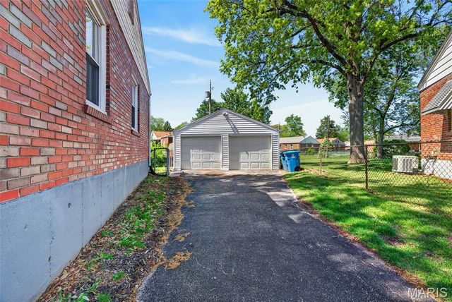 9233 Meadowbrook Lane, Overland, MO 63114