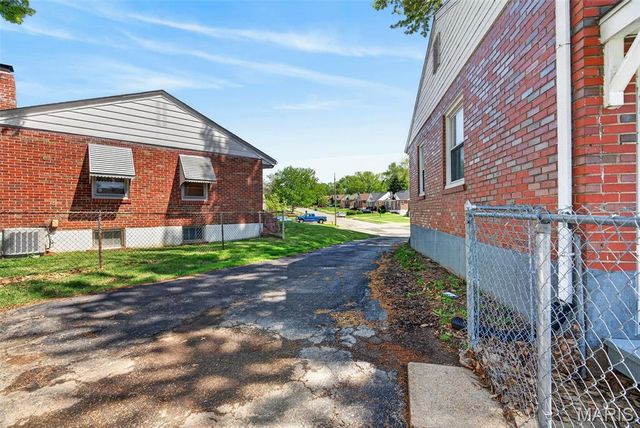 9233 Meadowbrook Lane, Overland, MO 63114