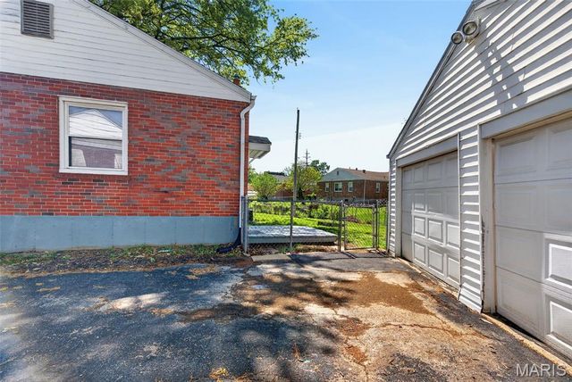 9233 Meadowbrook Lane, Overland, MO 63114