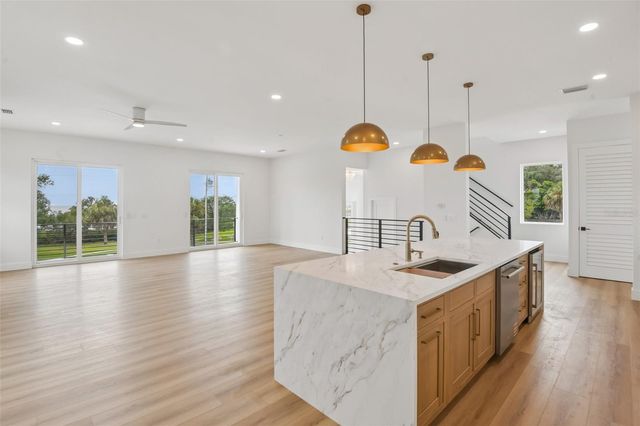 96 SHORE DRIVE, Tarpon Springs, FL 34689