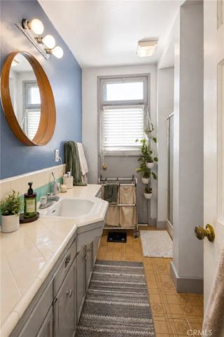 44 N Berkeley Avenue, Pasadena, CA 91107