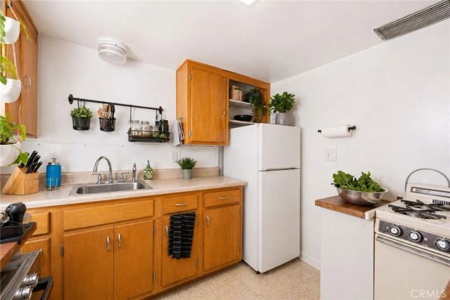 44 N Berkeley Avenue, Pasadena, CA 91107
