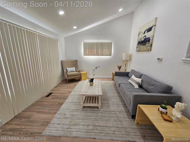 8035 Donna Street, Westland, MI 48185