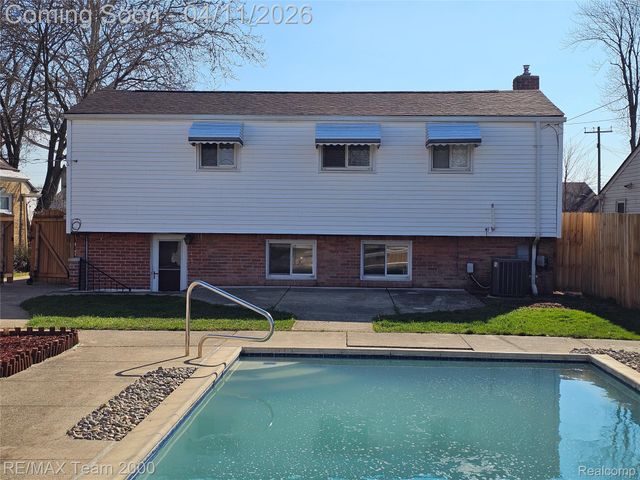 8035 Donna Street, Westland, MI 48185