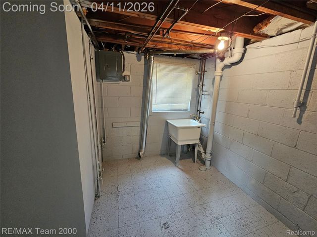 8035 Donna Street, Westland, MI 48185