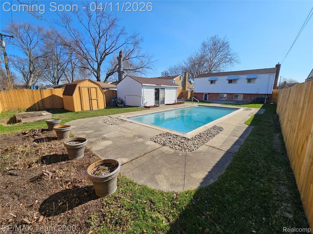 8035 Donna Street, Westland, MI 48185