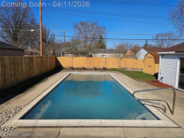 8035 Donna Street, Westland, MI 48185