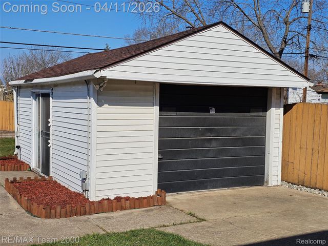 8035 Donna Street, Westland, MI 48185