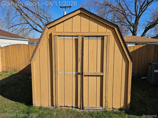 8035 Donna Street, Westland, MI 48185