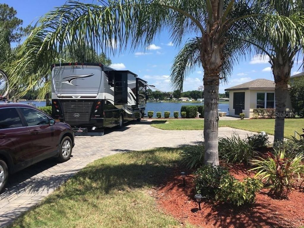 714 MEANDERING WAY, Polk City, FL 33868