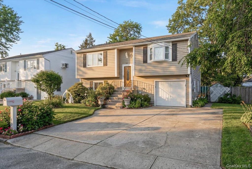 134 11th Avenue, Huntington, NY 11746
