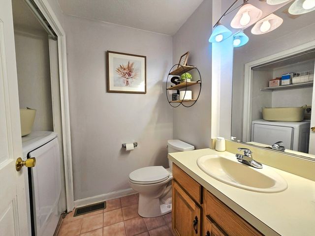 4 Villa Roma Dr 4, Tewksbury, MA 01876