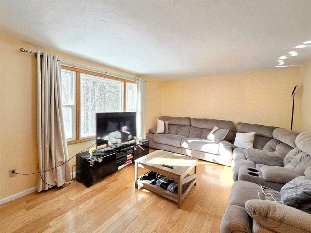 4 Villa Roma Dr 4, Tewksbury, MA 01876