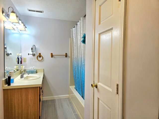 4 Villa Roma Dr 4, Tewksbury, MA 01876