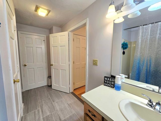 4 Villa Roma Dr 4, Tewksbury, MA 01876