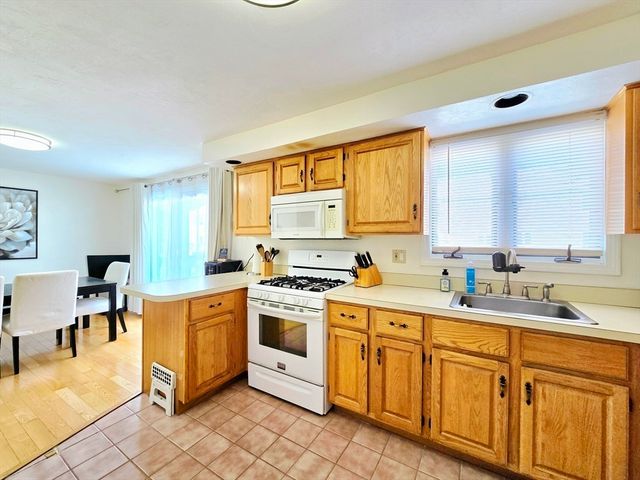 4 Villa Roma Dr 4, Tewksbury, MA 01876