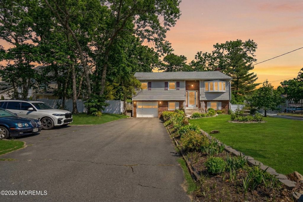 271 Joe Parker Road, Lakewood, NJ 08701