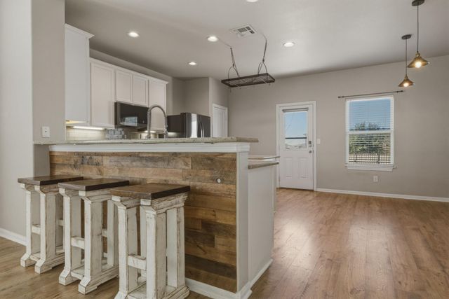 125 Exeter CV, Kyle, TX 78640