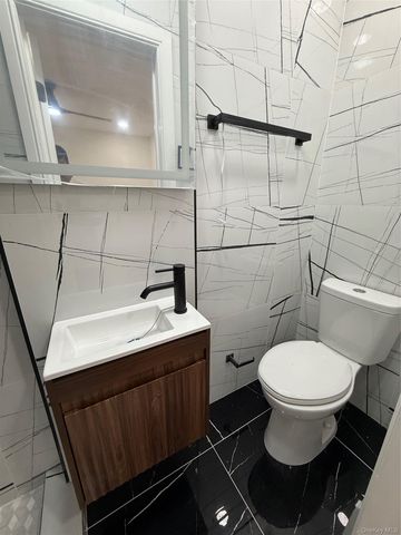 1431 Merry Avenue, Bronx, NY 10461