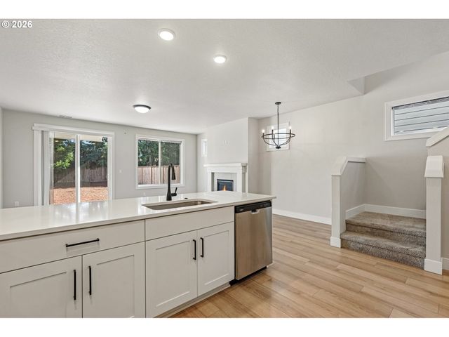2412 Se MAYBROOK Ln, Milwaukie, OR 97222